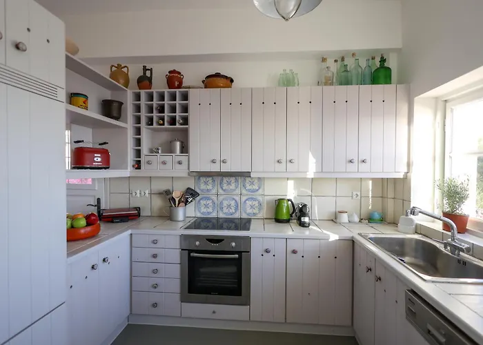 D' Aniel Mansion Тира