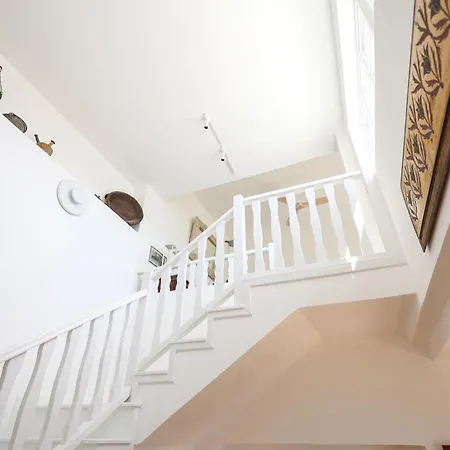 D' Aniel Mansion * Fíra